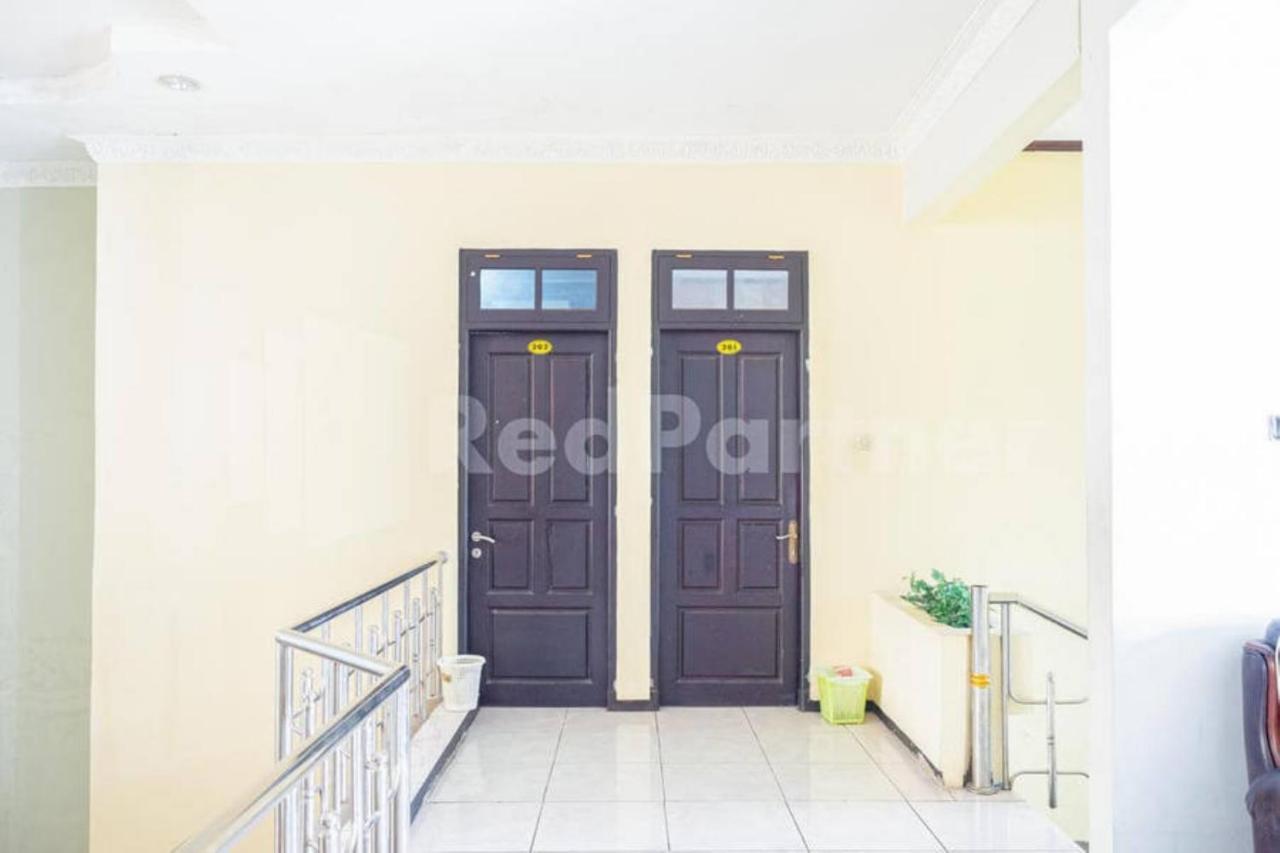 My Hommy Homestay Mitra Reddoorz Сурабая Экстерьер фото